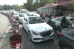 2 key Delhi Flyovers Shut, Traffic Jams Cause Massive Delay 2 key Delhi Flyovers Shut, Traffic Jams Cause Massive Delay