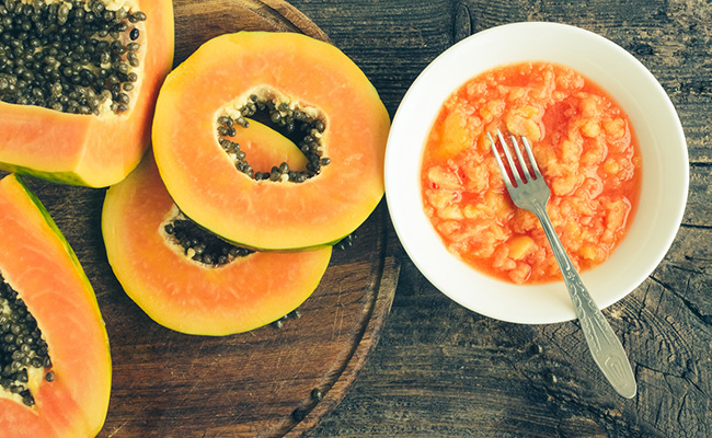 पपीते से बड़ी ही आसानी से घर पर किया जा सकता है फेशियल, सीखिए स्टेप बाय स्टेप Facial करना