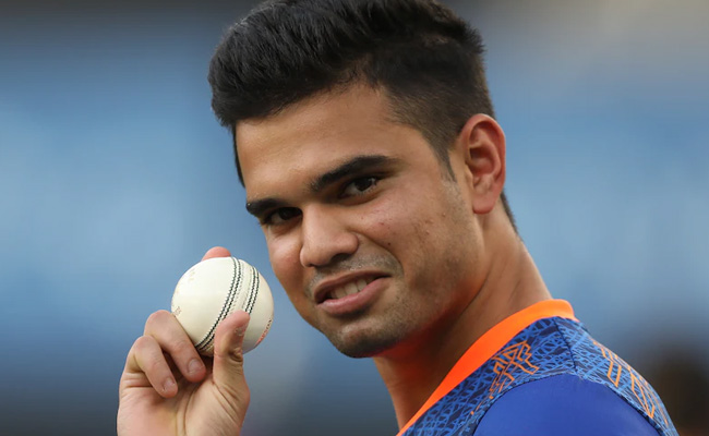 MI vs CSK:  मुंबई की हार के बीच फैंस ने अर्जुन तेंदुलकर को लेकर की यह मांग, फनी मीम्स के जरिए कस रहे तंज