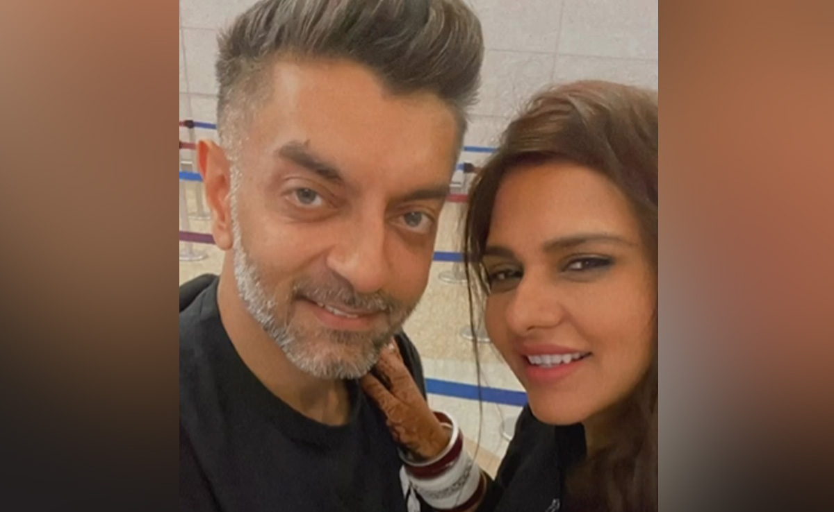 "First Of Many Selfies" Of Newlyweds Dalljiet Kaur And Nikhil Patel From Their Honeymoon