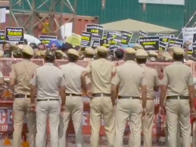 Opposition Marches On Adani Row, Big Face-Off With Cops Near Parliament