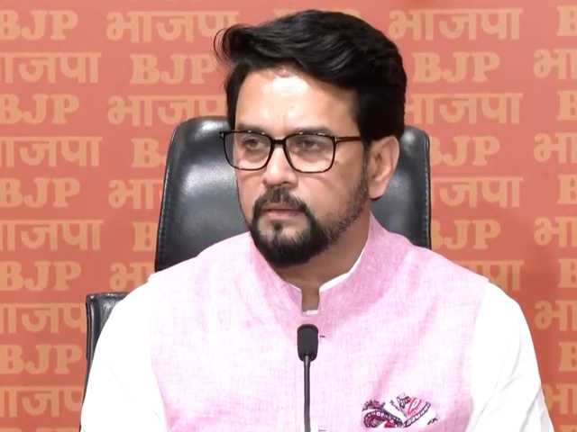 गांधी परिवार खुद को कानून से ऊपर मानता है, राहुल की अयोग्यता पर बहा रहा आंसू : अनुराग ठाकुर