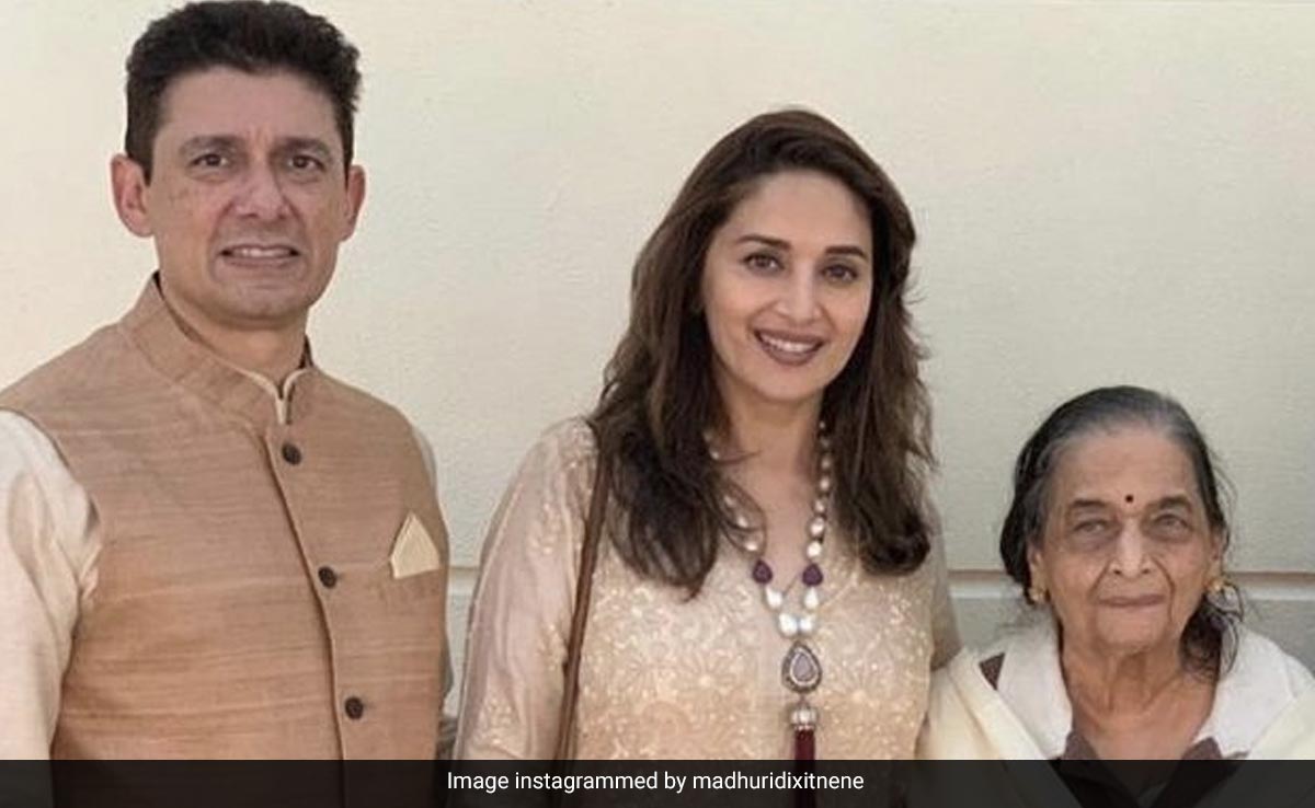 Madhuri's Mom Snehalata Dixit Dies At 90