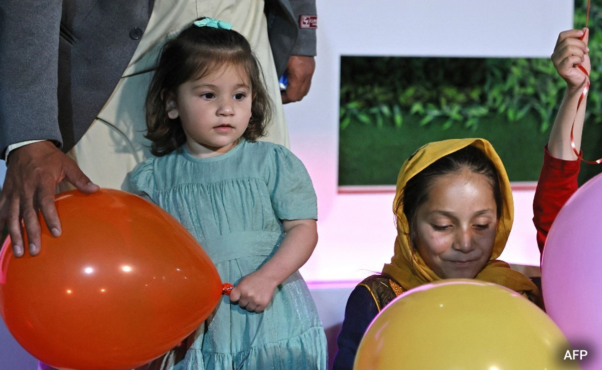 Orphaned Afghan Toddler's Emotional Meet With Family In Qatar