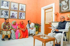 Ashok Gehlot Meets War Widows Amid Huge Protest By Pulwama Widows Ashok Gehlot Meets War Widows Amid Huge Protest By Pulwama Widows