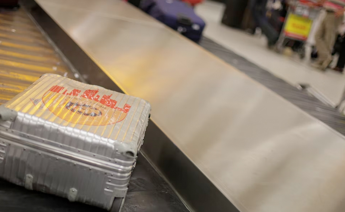 Man Uses AirTag To Track Luggage At Airport, Discovers Suspect Wearing His Clothes