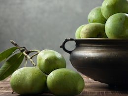 कच्चे आम का ये नुस्खा है बेहद काम का, फेस में दिखने लगेगा हफ्ते भर में ही फर्क कच्चे आम का ये नुस्खा है बेहद काम का, फेस में दिखने लगेगा हफ्ते भर में ही फर्क