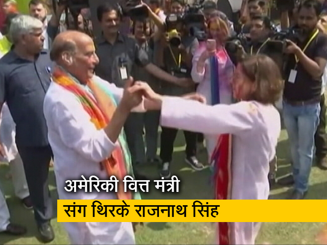 रक्षा मंत्री राजनाथ सिंह ने अमेरिकी वित्त मंत्री संग मनाई होली