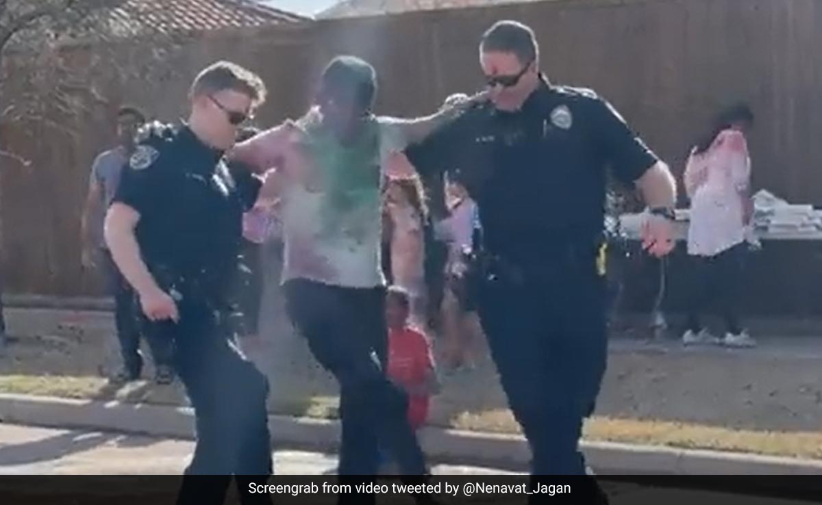 US Police Officers Dance To 'Naatu Naatu', Video Goes Viral 1