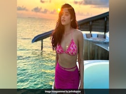 How Janhvi Kapoor Went "From One Extreme To Another" In 10 Pics How Janhvi Kapoor Went "From One Extreme To Another" In 10 Pics