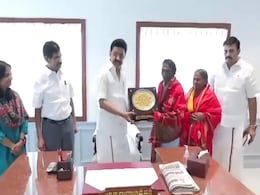 डॉक्यूमेंट्री, "The Elephant Whisperers" से मशहूर हुए बोम्मन और बेल्ली दंपती को CM स्टालिन ने किया सम्मानित डॉक्यूमेंट्री, "The Elephant Whisperers" से मशहूर हुए बोम्मन और बेल्ली दंपती को CM स्टालिन ने किया सम्मानित