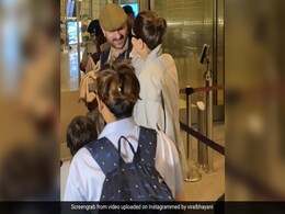 VIDEO: करीना और बच्चों के साथ स्टाइलिश लुक में एयरपोर्ट पर स्पॉट हुए सैफ अली खान, वेकेशन पर निकली फैमिली VIDEO: करीना और बच्चों के साथ स्टाइलिश लुक में एयरपोर्ट पर स्पॉट हुए सैफ अली खान, वेकेशन पर निकली फैमिली
