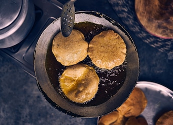 Indian Cooking Tips: How To Get Perfectly Crispy, Fluffy Pooris Every Single Time Indian Cooking Tips: How To Get Perfectly Crispy, Fluffy Pooris Every Single Time