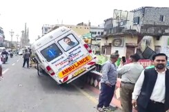 Rajasthan: 2 Dead After Ambulance Jumps To Wrong Side Of A Flyover In Kota Rajasthan: 2 Dead After Ambulance Jumps To Wrong Side Of A Flyover In Kota