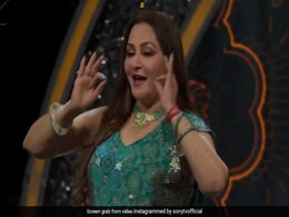 जया प्रदा ने 60 की उम्र में किया 'मुझे नौलखा मंगा दे रे' गाने पर जोरदार डांस, VIDEO देख पानी भरती नजर आएंगी आज की एक्ट्रेस जया प्रदा ने 60 की उम्र में किया 'मुझे नौलखा मंगा दे रे' गाने पर जोरदार डांस, VIDEO देख पानी भरती नजर आएंगी आज की एक्ट्रेस
