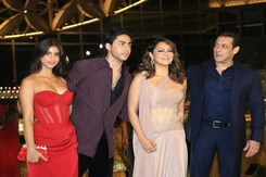 At Ambani Event, Salman Posed With Gauri, Aryan, Suhana At Ambani Event, Salman Posed With Gauri, Aryan, Suhana