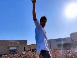 Kartik Aaryan Plays Holi With Fans In Dallas - "<i>Pardes Mein Apne Desh Wali</i> Feeling" Kartik Aaryan Plays Holi With Fans In Dallas - "<i>Pardes Mein Apne Desh Wali</i> Feeling"
