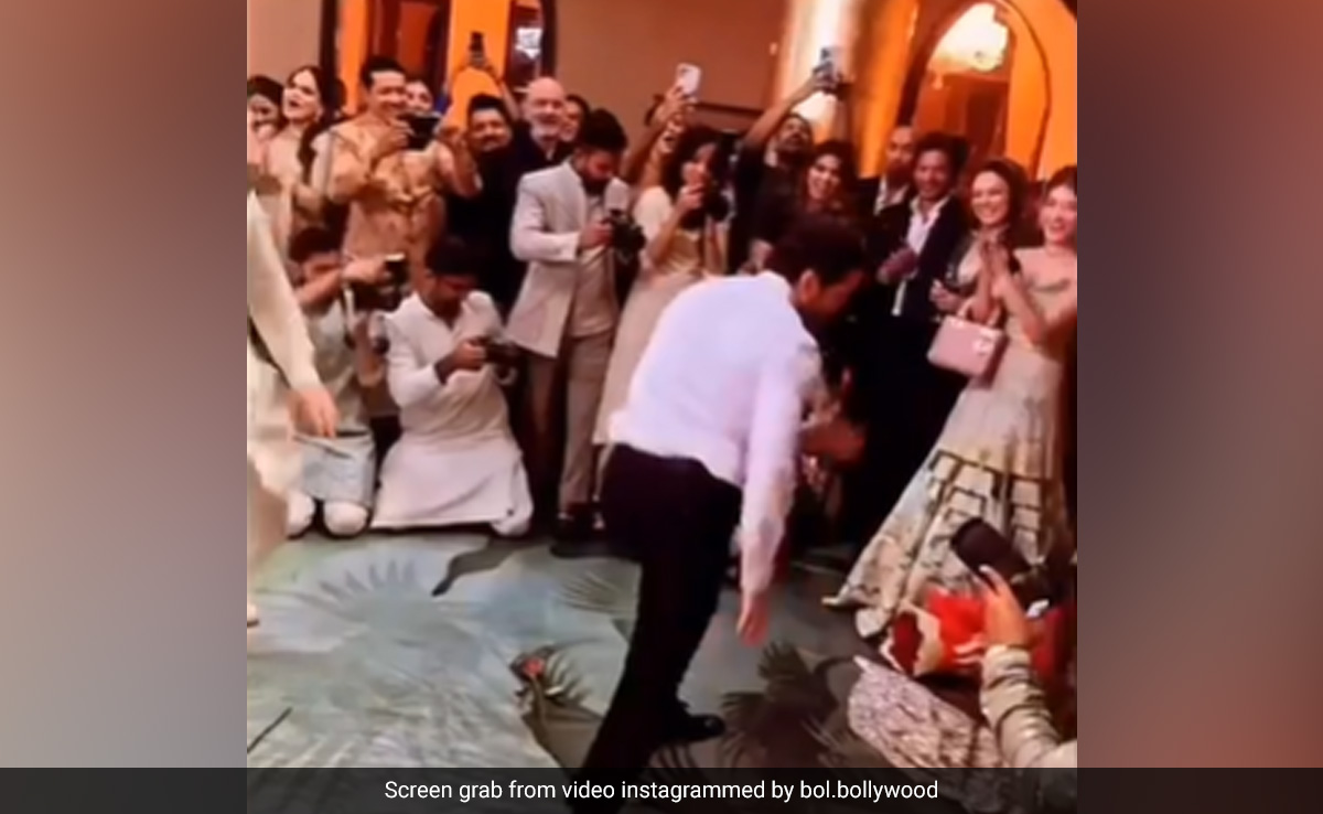 Don't Blink Or You'll Miss Shah Rukh Khan And Gauri Cheering For Groom Ivor McCray Dancing To <i>Naatu Naatu</i>