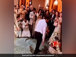 Don't Blink Or You'll Miss Shah Rukh Khan And Gauri Cheering For Groom Ivor McCray Dancing To <i>Naatu Naatu</i> Don't Blink Or You'll Miss Shah Rukh Khan And Gauri Cheering For Groom Ivor McCray Dancing To <i>Naatu Naatu</i>