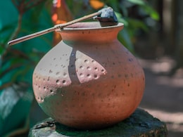 Matka Water Benefits: गर्मियों में क्यों पीना चाहिए मटके का पानी, यहां जानें जबरदस्त फायदे Matka Water Benefits: गर्मियों में क्यों पीना चाहिए मटके का पानी, यहां जानें जबरदस्त फायदे