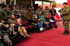 बॉर्डर पुलिस ने श्रीनगर में आयोजित शिविर में वितरित की व्हीलचेयर बॉर्डर पुलिस ने श्रीनगर में आयोजित शिविर में वितरित की व्हीलचेयर