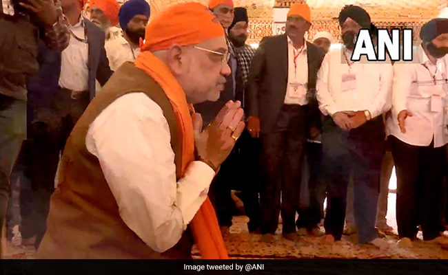 Amit Shah Offers Prayers At Gurudwara In Karnataka