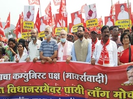 महाराष्ट्र : किसानों का मुंबई मार्च नासिक शहर से आगे बढ़ा, 10 हजार से अधिक किसान ले रहे हैं हिस्सा महाराष्ट्र : किसानों का मुंबई मार्च नासिक शहर से आगे बढ़ा, 10 हजार से अधिक किसान ले रहे हैं हिस्सा