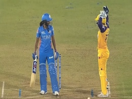 WPL 2023, MI vs UPW: गेंद आई स्टंप से टकराई और बच गई हरमनप्रीत कौर, देखें VIDEO WPL 2023, MI vs UPW: गेंद आई स्टंप से टकराई और बच गई हरमनप्रीत कौर, देखें VIDEO