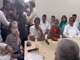 राहुल गांधी सांसद पद के अयोग्य घोषित : विपक्ष और सत्ता पक्ष के बीच जमकर 'जुबानी जंग', 10 बातें राहुल गांधी सांसद पद के अयोग्य घोषित : विपक्ष और सत्ता पक्ष के बीच जमकर 'जुबानी जंग', 10 बातें