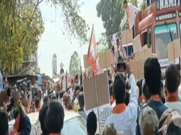 BS Yediyurappa Surrounded By BJP Workers, Forced To Cancel Poll Campaign BS Yediyurappa Surrounded By BJP Workers, Forced To Cancel Poll Campaign