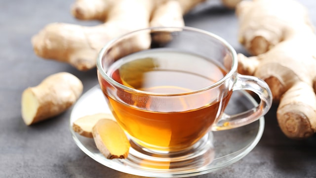 A soothing drink can be made by soaking ginger in hot water with a few drops of honey