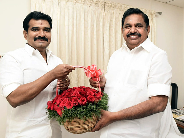 5 Members Of BJP Including Tamil Nadu IT Chief Join AIADMK