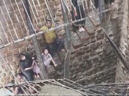 इंदौर : रामनवमी पर मंदिर में बावड़ी की छत धंसने से 36 की मौत, 20 बचाए गए इंदौर : रामनवमी पर मंदिर में बावड़ी की छत धंसने से 36 की मौत, 20 बचाए गए