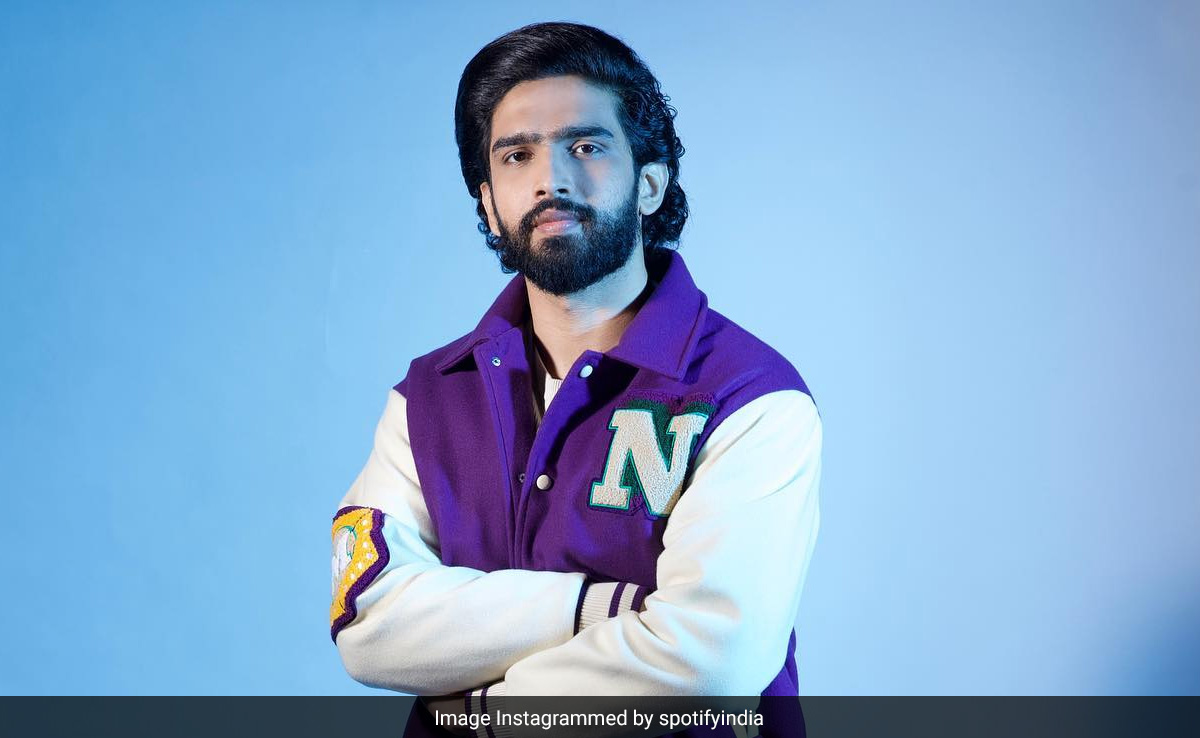 After Priyanka Chopra, Singer Amaal Mallik Opens Up About "Campism And Powerplay" In Bollywood