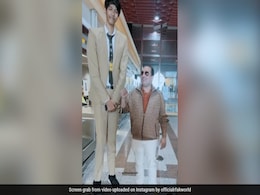 राहत फतेह अली खान ने इस बेहद लंबे शख्स के लिए गाया गाना तो वीडियो देख लोग बोले- उस तक आवाज भी जा रही है राहत फतेह अली खान ने इस बेहद लंबे शख्स के लिए गाया गाना तो वीडियो देख लोग बोले- उस तक आवाज भी जा रही है