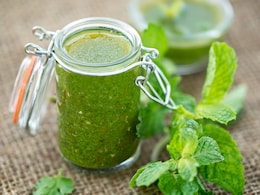 Spice Up Your Snack Time With This Delicious Tomato-Mint Chutney Recipe Spice Up Your Snack Time With This Delicious Tomato-Mint Chutney Recipe