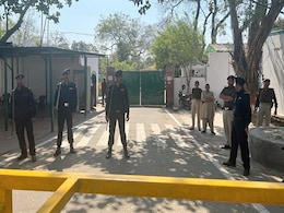 सीबीआई ने "जमीन के बदले नौकरी" घोटाला मामले में  बिहार की पूर्व मुख्यमंत्री राबड़ी देवी से की पूछताछ सीबीआई ने "जमीन के बदले नौकरी" घोटाला मामले में  बिहार की पूर्व मुख्यमंत्री राबड़ी देवी से की पूछताछ