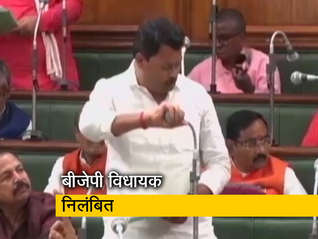 बिहार विधानसभा में हंगामा, भाजपा MLA ने तोड़ा माइक