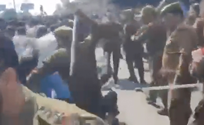 Protesting Job Aspirants Lathicharged, Detained During Jammu Road Blockade