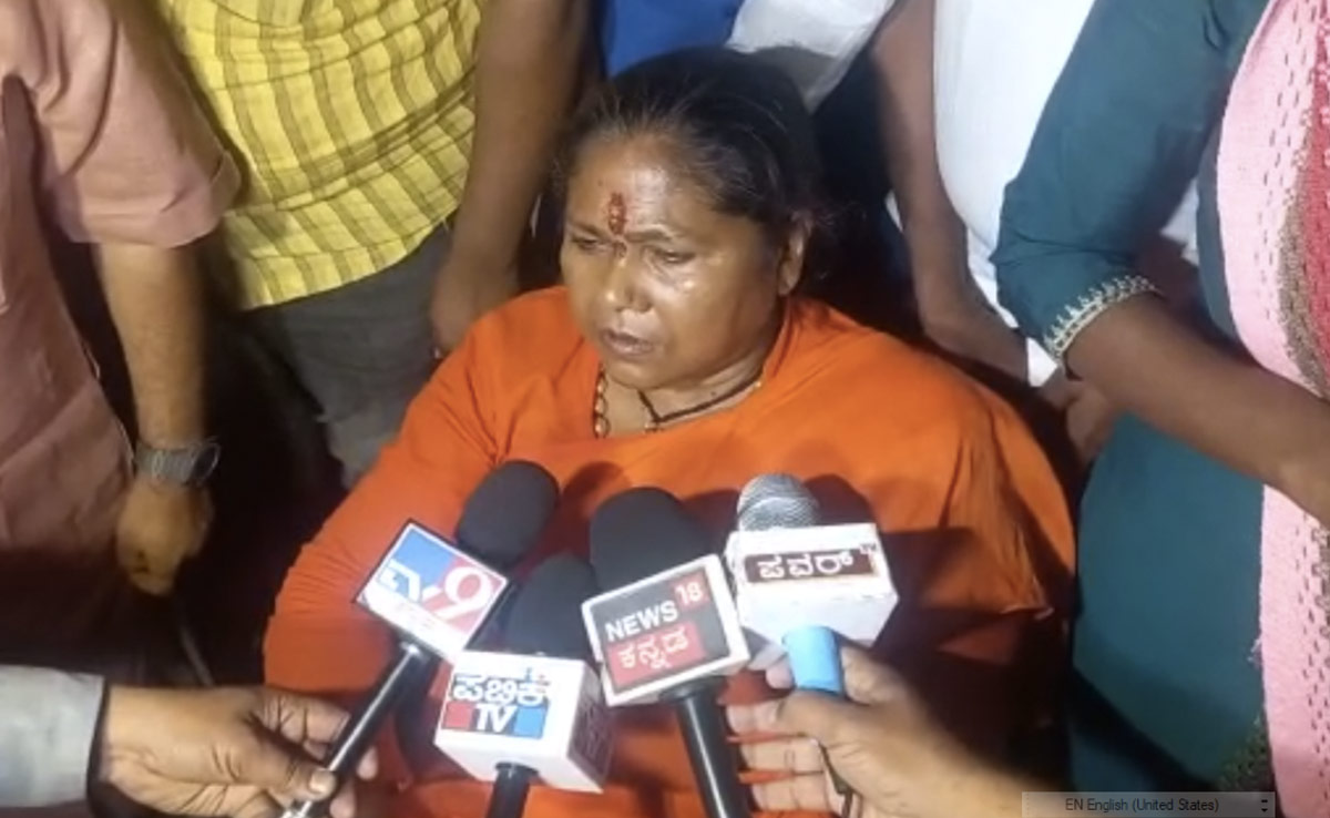 कर्नाटक के विजयपुर में केंद्रीय मंत्री निरंजन ज्योति की कार ट्रक से टकराई,  मामूली घायल