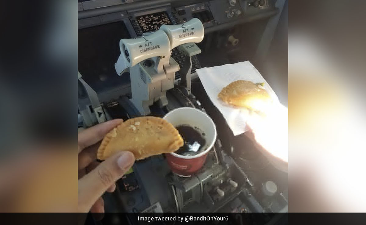 2 SpiceJet Pilots Grounded After They Reportedly Had <i>Gujiyas</i> In Cockpit
