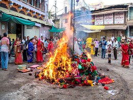 Holi 2023, Significance and Kadha: क्या है होली का महत्व और उससे जुड़ी कथा, होली पर बनाएं ये क्रिस्पी रेसिपी Holi 2023, Significance and Kadha: क्या है होली का महत्व और उससे जुड़ी कथा, होली पर बनाएं ये क्रिस्पी रेसिपी