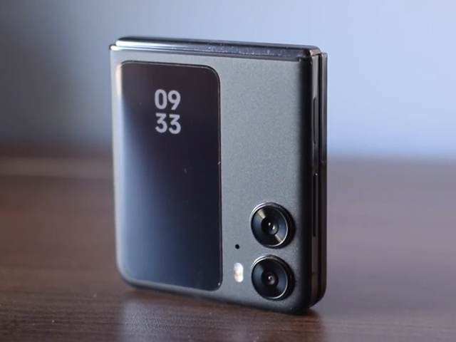 Oppo Find N2 Flip: Unboxing & First Look