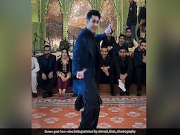 पाकिस्तानी शख्स ने शाहरुख खान के 'झूमे जो पठान' गाने पर डांस से उड़ाया गरदा, सोशल मीडिया पर निशाने पर आए वीडियो में नजर आ रहे दर्शक पाकिस्तानी शख्स ने शाहरुख खान के 'झूमे जो पठान' गाने पर डांस से उड़ाया गरदा, सोशल मीडिया पर निशाने पर आए वीडियो में नजर आ रहे दर्शक