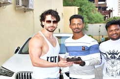 टाइगर श्रॉफ ने फैन्स के साथ सेलिब्रेट किया अपना बर्थडे टाइगर श्रॉफ ने फैन्स के साथ सेलिब्रेट किया अपना बर्थडे