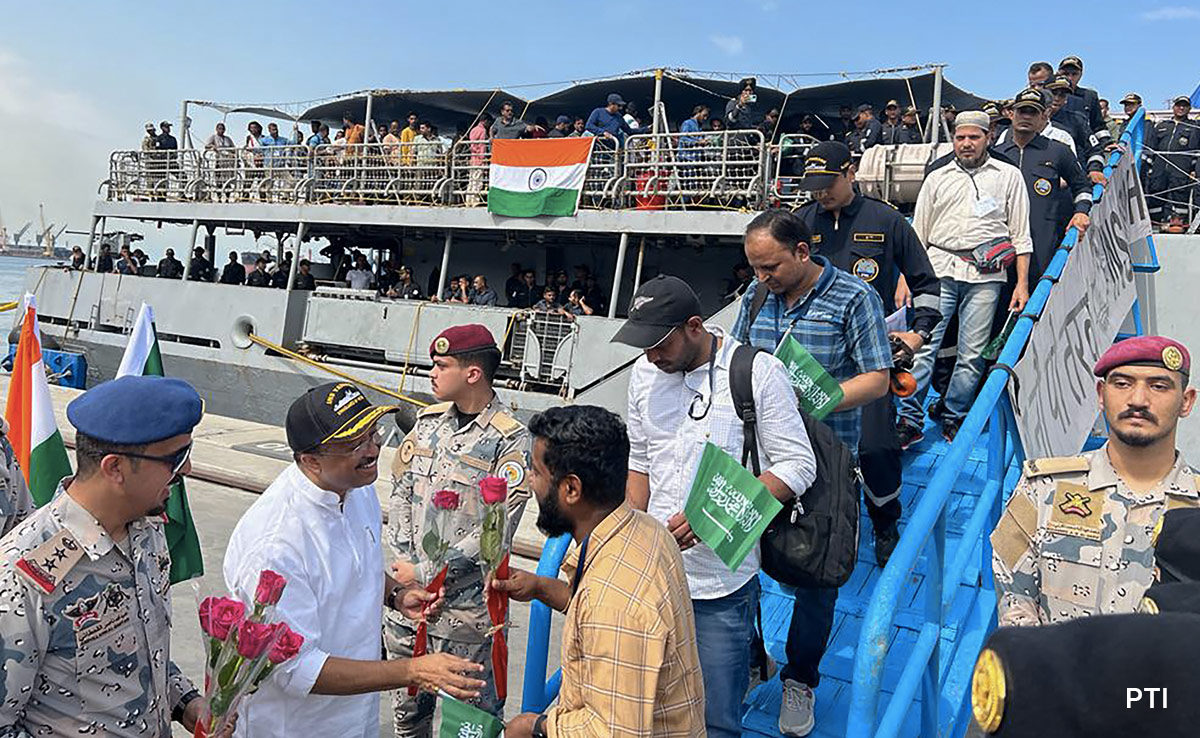 17 Air Force Flights, 5 Navy Ship Sorties Rescue 3,862 Indians From Sudan