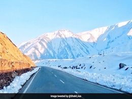 Kashmir's Shopian Residents "Elated" As Centre Announces Mughal Road Tunnel Kashmir's Shopian Residents "Elated" As Centre Announces Mughal Road Tunnel