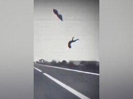 VIDEO: बाइक पर स्टंट करना इस शख्स की ज़िंदगी पर पड़ा भारी, 9 सेकंड में देखिए मौत का तांडव VIDEO: बाइक पर स्टंट करना इस शख्स की ज़िंदगी पर पड़ा भारी, 9 सेकंड में देखिए मौत का तांडव