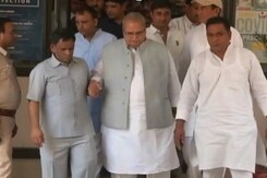 Watch: Satya Pal Malik Visits Delhi Police Station, Cops Say Not Arrested Watch: Satya Pal Malik Visits Delhi Police Station, Cops Say Not Arrested