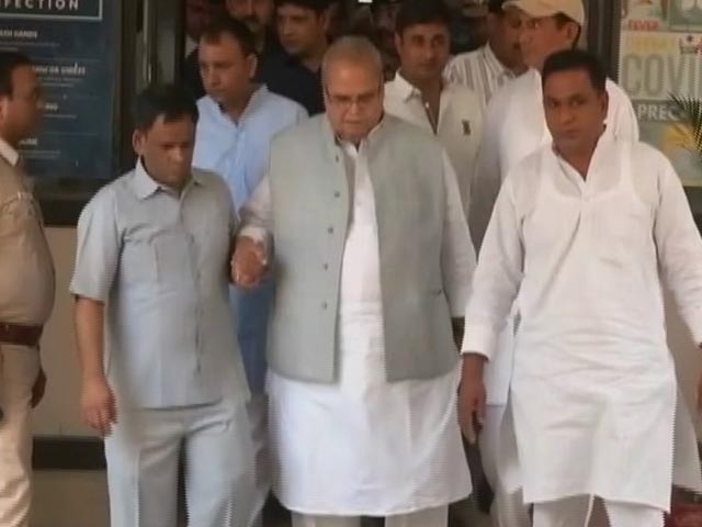 कथित बीमा घोटाले के मामले में सत्यपाल मलिक के घर पहुंची CBI टीम